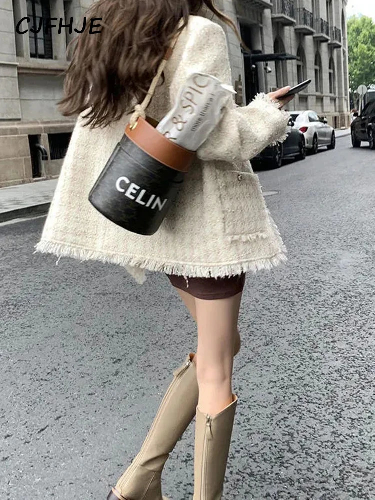Womens Jackets CJFHJE Beige Round Neck Tassel Outerwear Spring Autumn Korean Fashion Long Sleeve Loose Raw Edge Tweed Women Jacket 231019