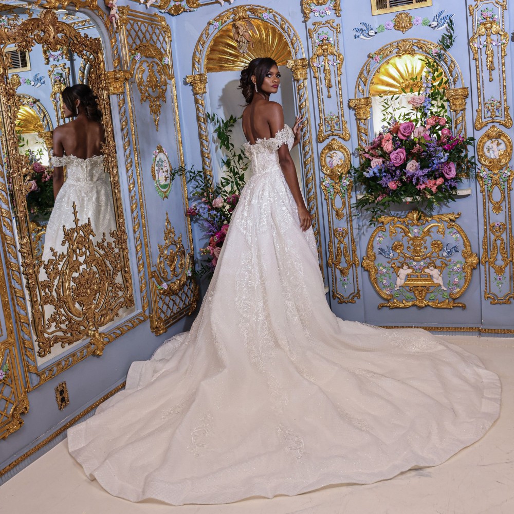 Mermaid Lace Wedding Dresses Appliqued Bridal Gowns With Detachable Train Off The Shoulder Plunging Neckline Vestido De Novia