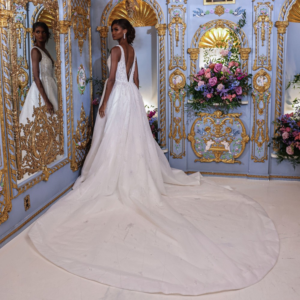 Gorgeous Pearls Wedding Dresses Deep V Neck Bridal Gowns Side Split Beaded A Line Tulle Sweep Train Vestido De Novia