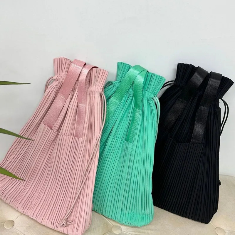 Shopping Bags Miyake Pleated Fashion Casual Drawstring Clre Tote Bag Candy Color Bucket Handbag Japanese Crossbody 231018