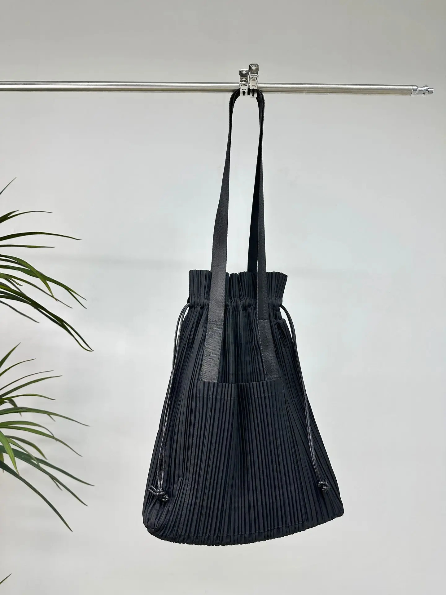 Shopping Bags Miyake Pleated Fashion Casual Drawstring Clre Tote Bag Candy Color Bucket Handbag Japanese Crossbody 231018