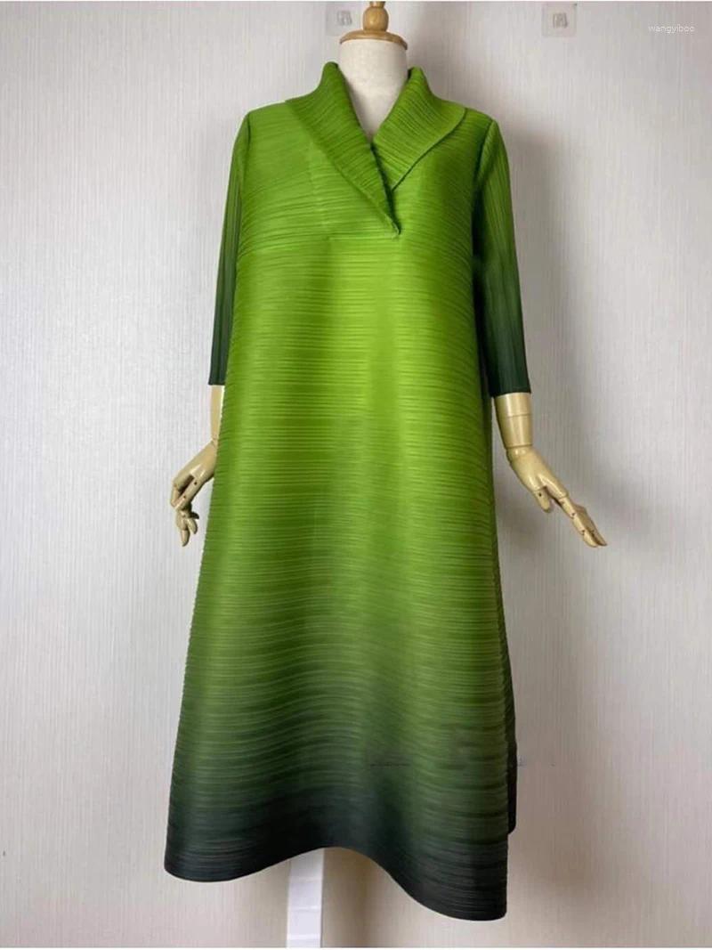 Casual Dresses Miyake Pleated Scarf Collar Gradient Printed Dress Women 2023 Autumn Dubai Fashion Elegant Loose Plus Size Ladies Clothes