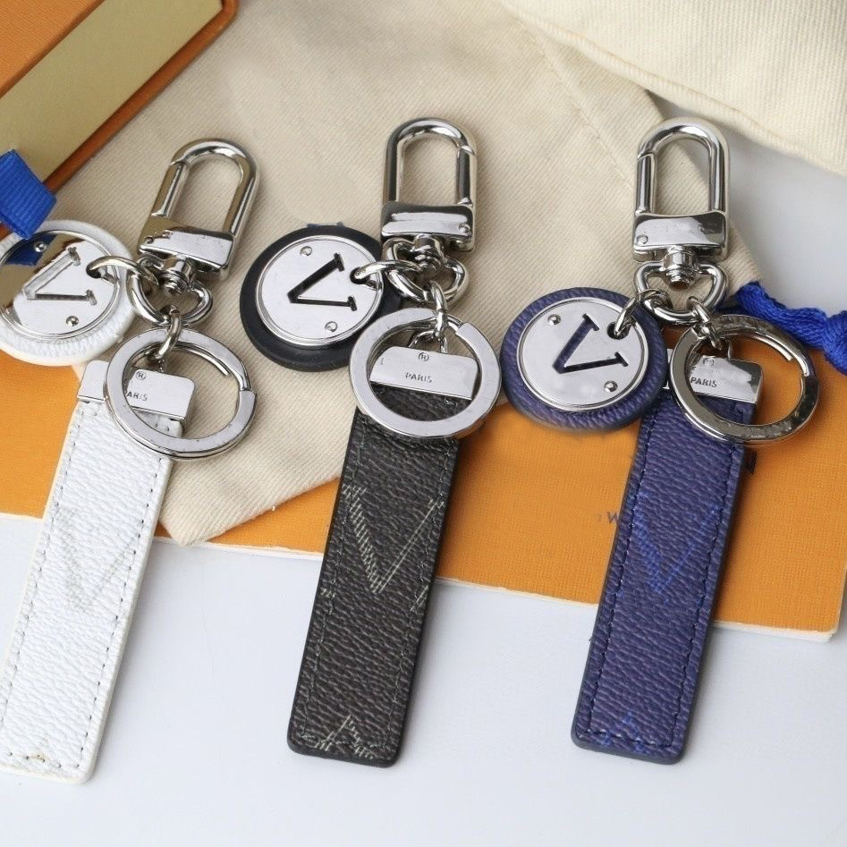 Designer Leather Keychain Car Key Ring Buckle Handmade Men Women Carabiner Lovers Keychains Bags Pendant Blue Keyrings Accessory