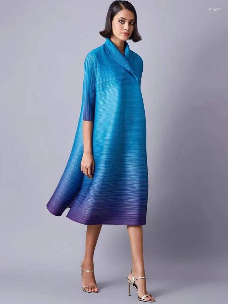 Casual Dresses Miyake Pleated Scarf Collar Gradient Printed Dress Women 2023 Autumn Dubai Fashion Elegant Loose Plus Size Ladies Clothes