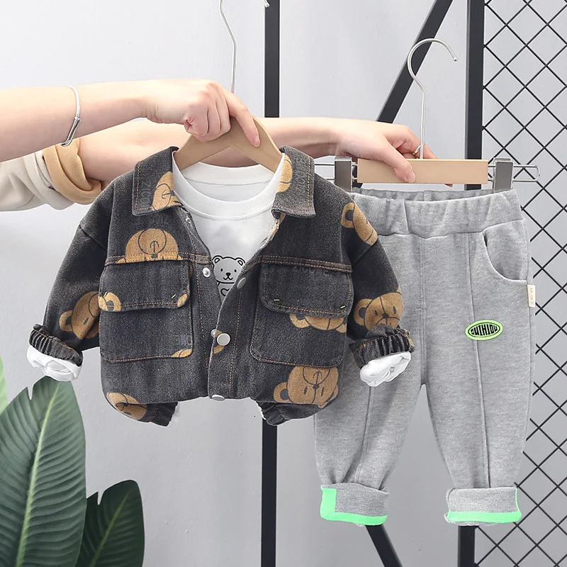 Clothing Sets Spring Autumn Children Boys 3PCS Clothing Set Cartoon Bear Denim Jacket Cotton Sweatshirts Casual Pants Baby Boy Clothes 231020