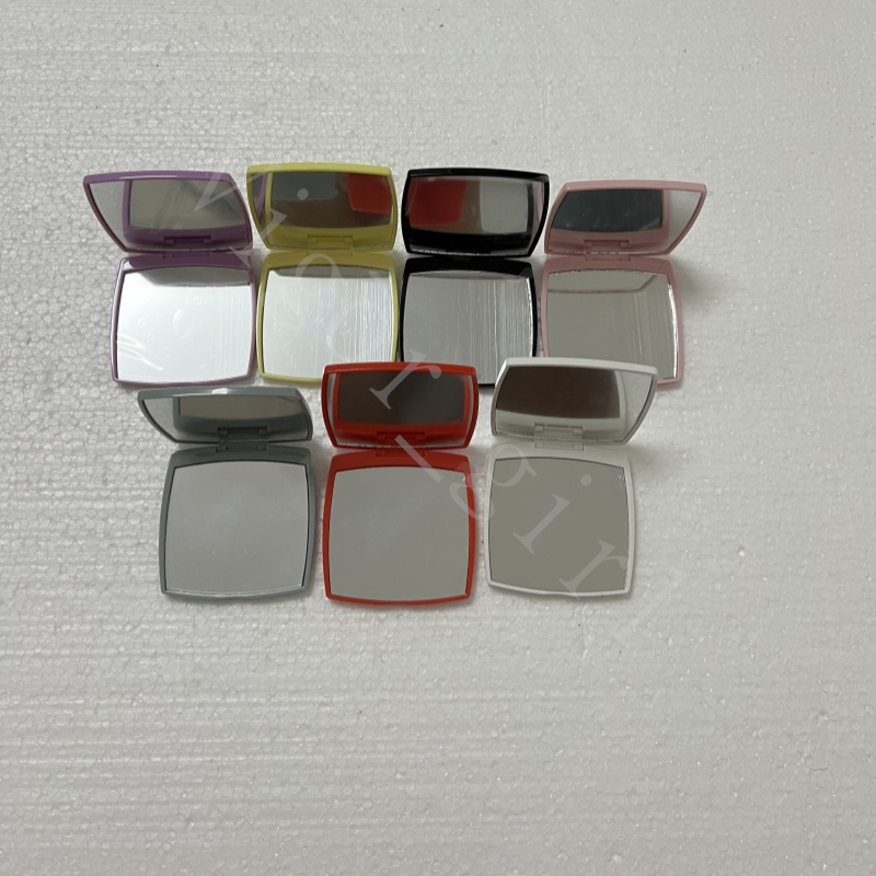 New Pink White Red Yellow Purple Green Brand Folding Compact Face Mirrors with Dust Bag Mirror Black Portable Classic Makeup Tools Engrave