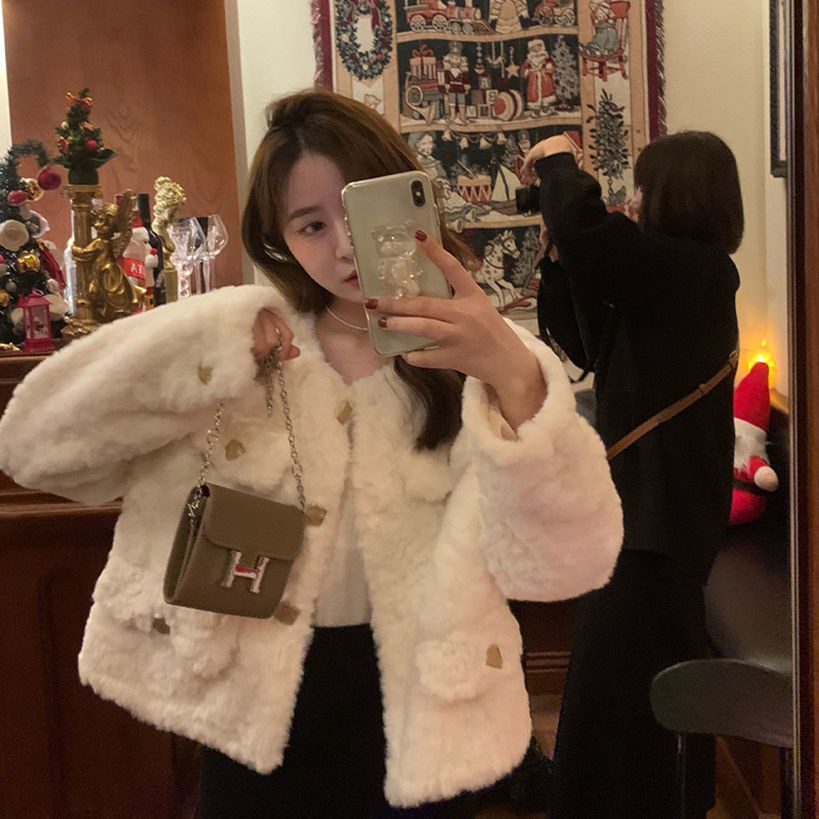 Lamb wool coat for women in winter, ultra short, environmentally friendly, round neck, small fragrant style, thickened fur coat, cotton jacket, gentle