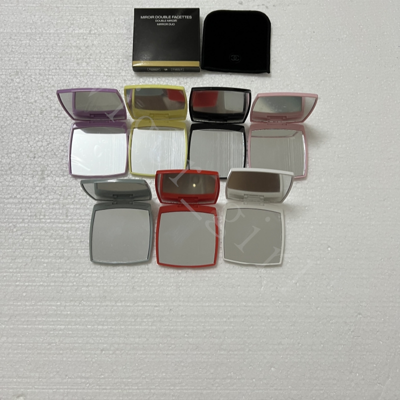 New Pink White Red Yellow Purple Green Brand Folding Compact Face Mirrors with Dust Bag Mirror Black Portable Classic Makeup Tools Engrave