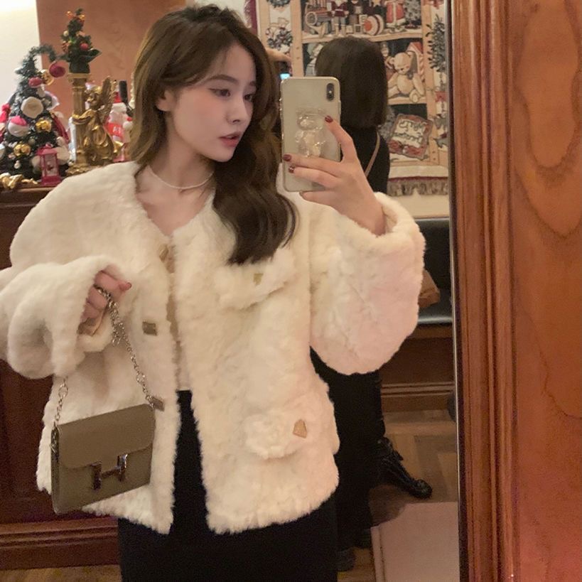 Lamb wool coat for women in winter, ultra short, environmentally friendly, round neck, small fragrant style, thickened fur coat, cotton jacket, gentle