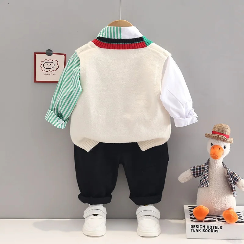 Clothing Sets Western Baby Boy Outfit Set Spring Autumn Cartoon V-neck Knitted Sleeveless Vest T-shirts Jeans Kids Suits for Boys Tracksuits 231020