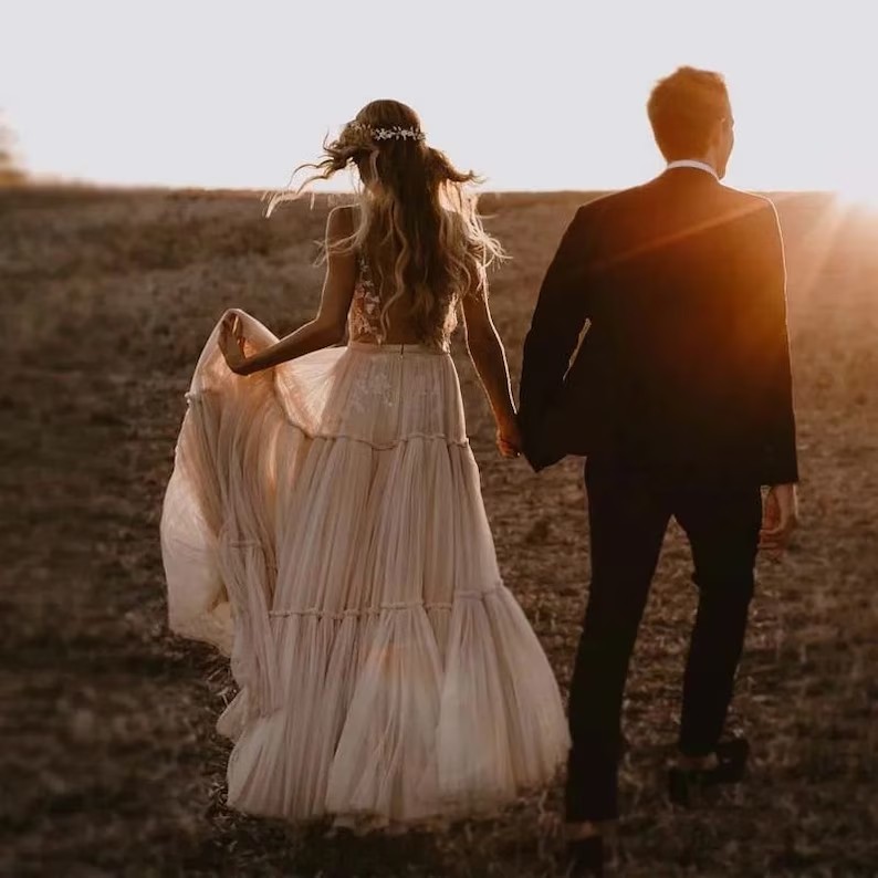 White A Line Wedding Dresses Bridal Gowns Puffy Tiered Tulle Skirt Sleeveless Long Floor Length Bride Dress