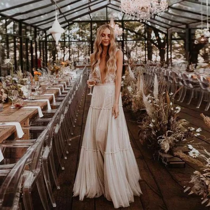 White A Line Wedding Dresses Bridal Gowns Puffy Tiered Tulle Skirt Sleeveless Long Floor Length Bride Dress