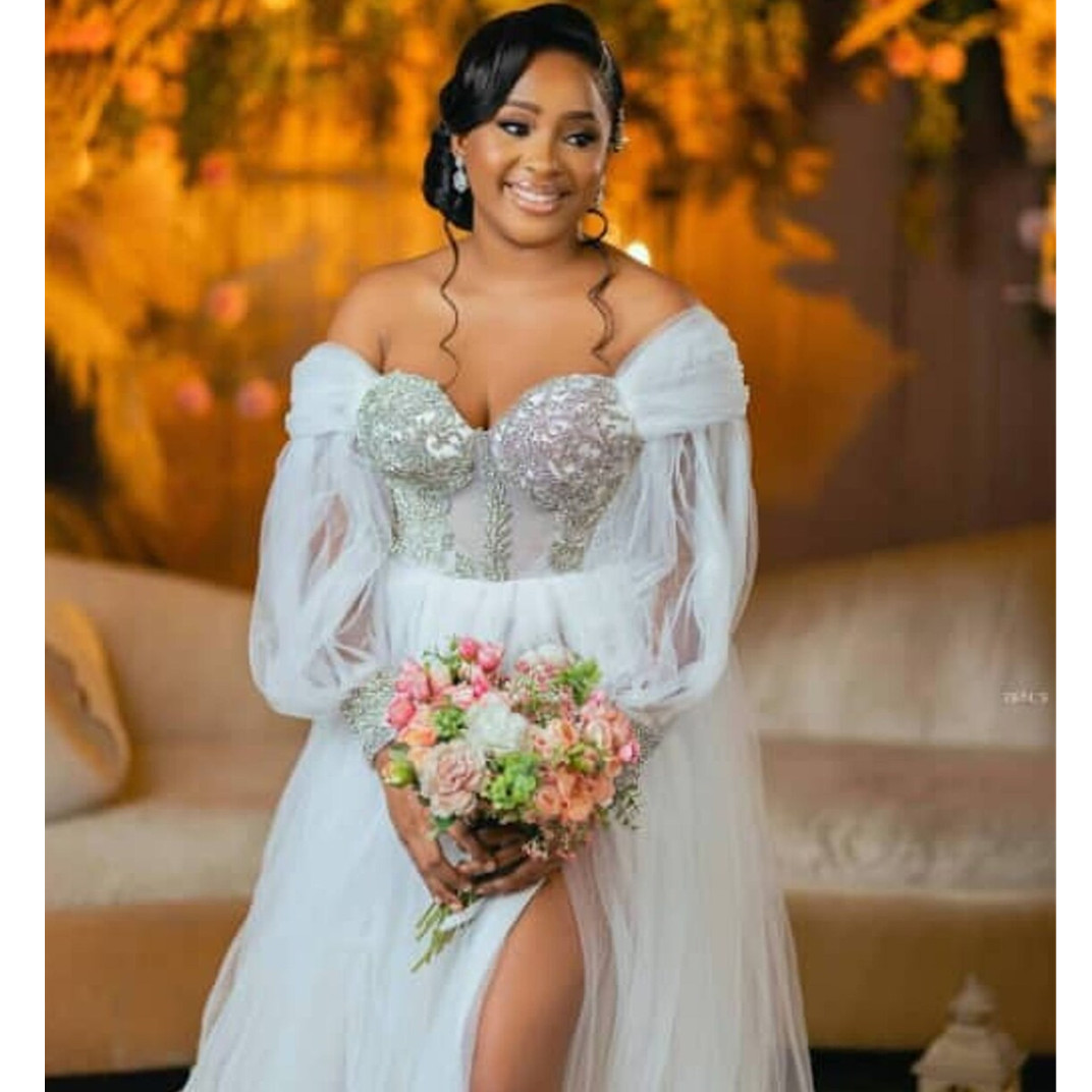 Vestido de Noiva Lace Wedding Dresses with Long Sleeves Off Shoulder Lace Appliques A Line Sweep Train Vintage Bridal Gowns