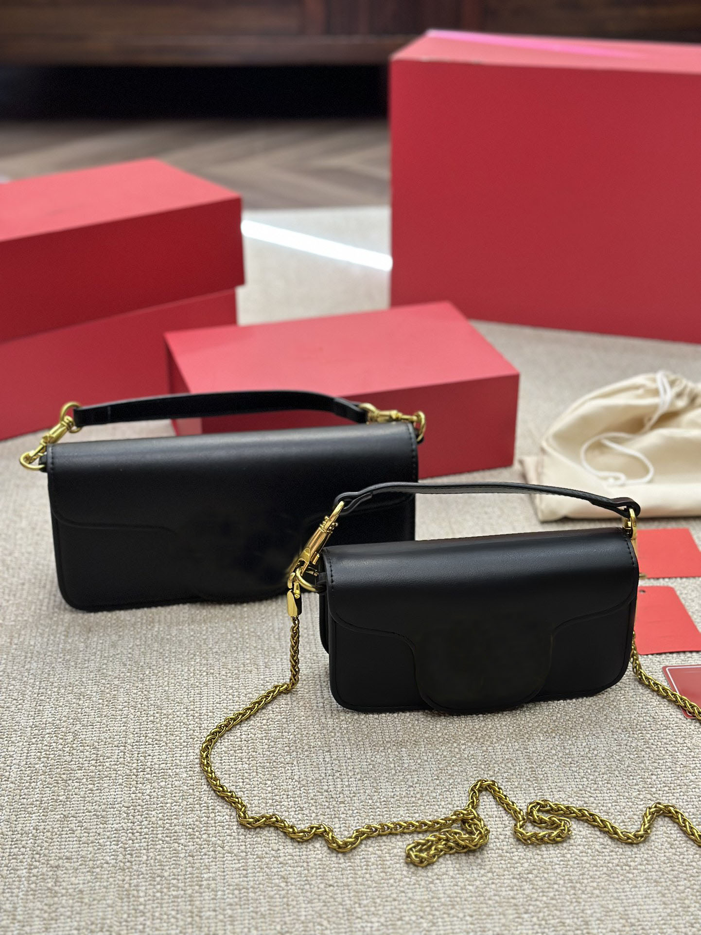 Classic Luxury Loco Leather Shoulder Crossbody Designer Bags With Handle Gold Letter Logo Fashion Women Calfskin Large Small Handbag Purse VLOGO Hardware Tote Bag