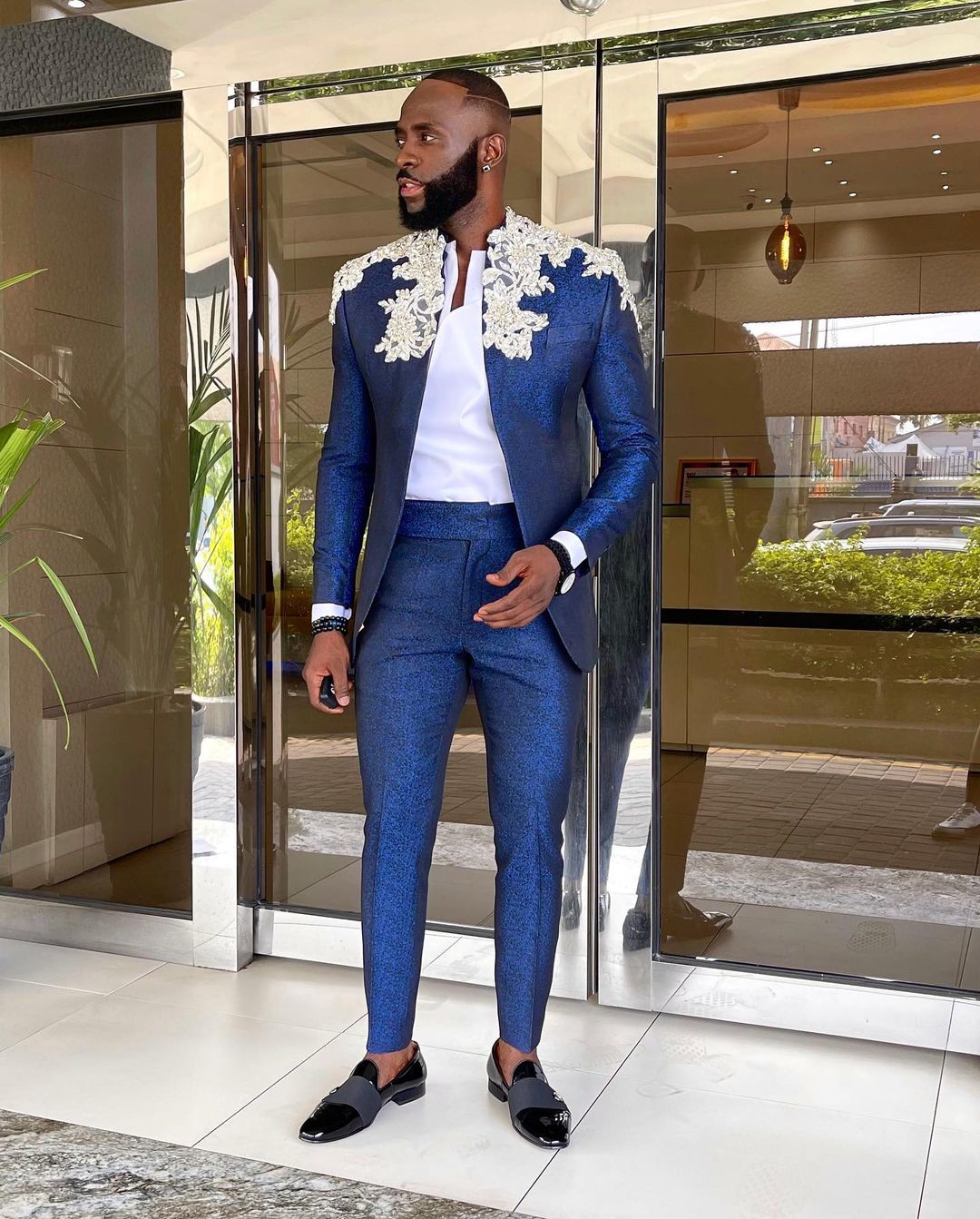 Beading Men Wedding Suit 2 Pieces Navy Blue Appliques Formal Groom Tuxedos Slim Fit Custom Made Pants Suits Jacket