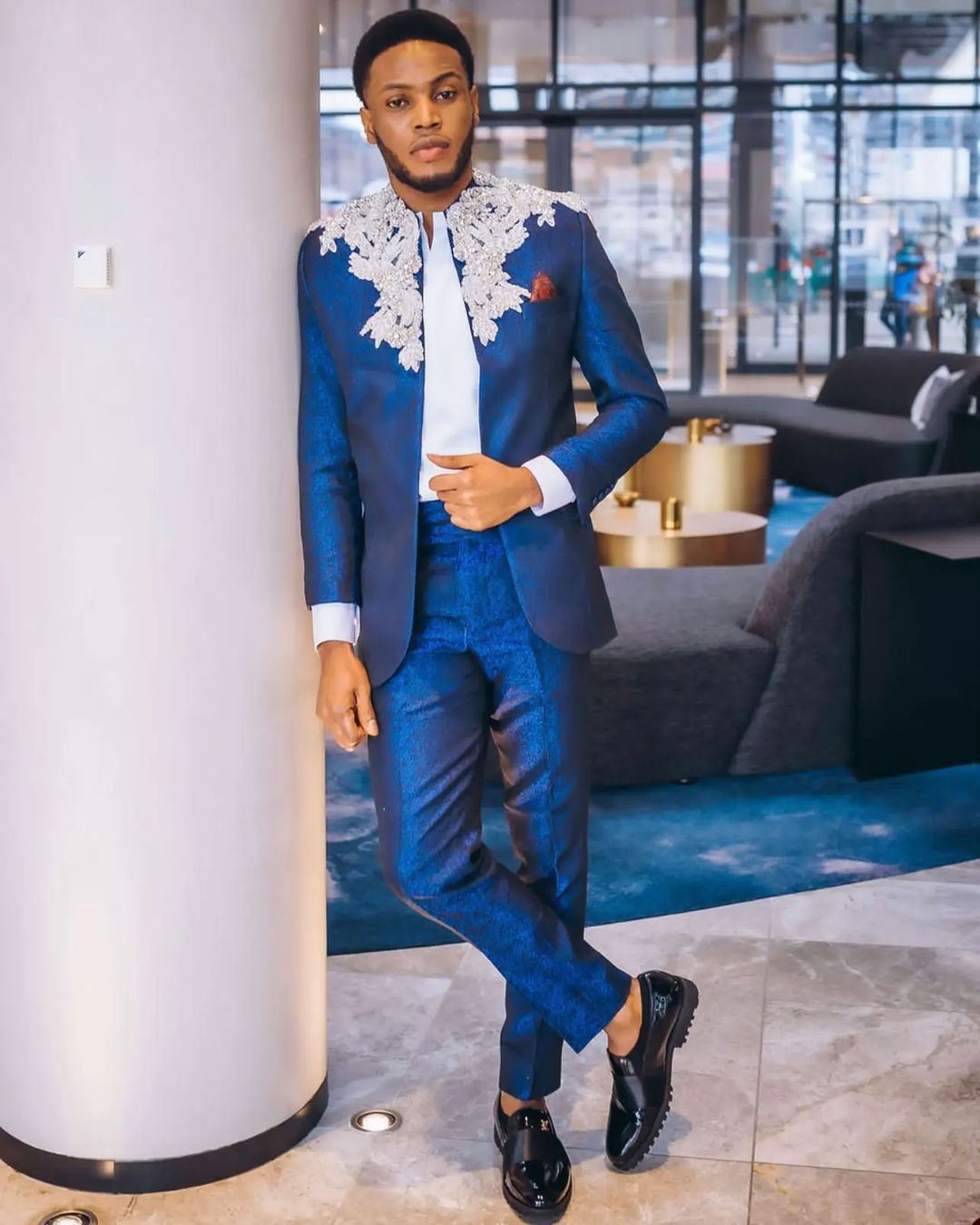 Beading Men Wedding Suit 2 Pieces Navy Blue Appliques Formal Groom Tuxedos Slim Fit Custom Made Pants Suits Jacket