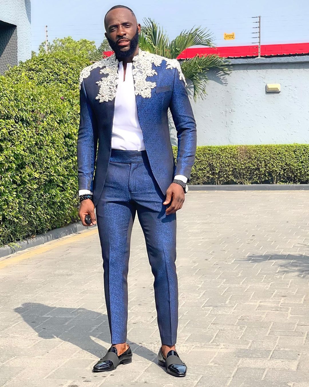 Beading Men Wedding Suit 2 Pieces Navy Blue Appliques Formal Groom Tuxedos Slim Fit Custom Made Pants Suits Jacket
