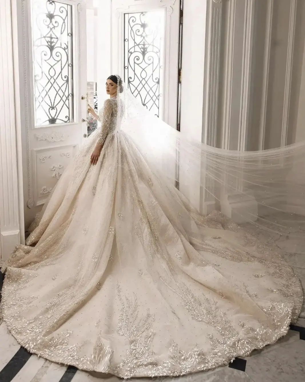 Elegant V Neck Lace Wedding Dresses Ball Gown Luxurious Sequined Crystal Beading Dresses vestidos de novia Custom Made