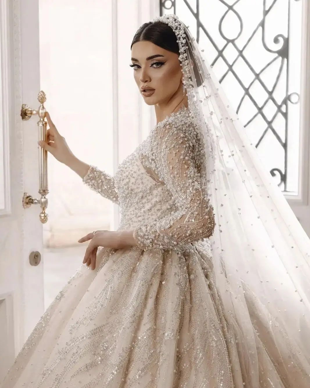 Elegant V Neck Lace Wedding Dresses Ball Gown Luxurious Sequined Crystal Beading Dresses vestidos de novia Custom Made