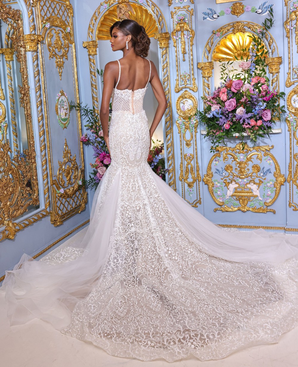 Stunning Mermaid Wedding Dresses Lace Bridal Gowns Sheer Plunging Neckline Sweep Train Tulle Vestido De Novia