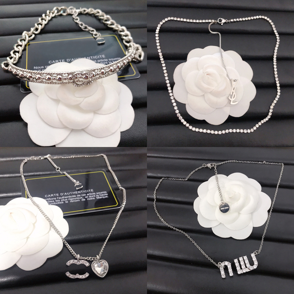 Womens Necklace Choker Chain Gold Plated Titanium Steel Designer Brand Letter Crystal Pearl Necklaces Pendant Wedding Jewelry Accessories