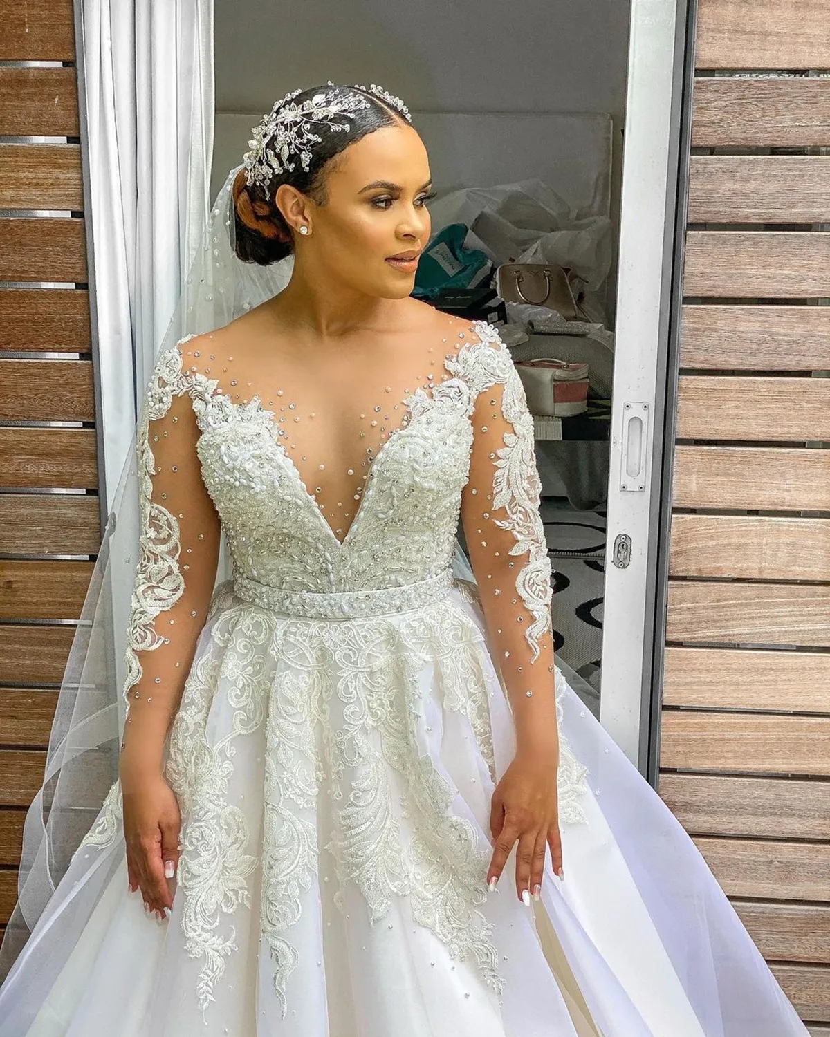 A E Wedding Dresses : Elegant Sheer Neck 3D Wers Pearls Bridal Gowns