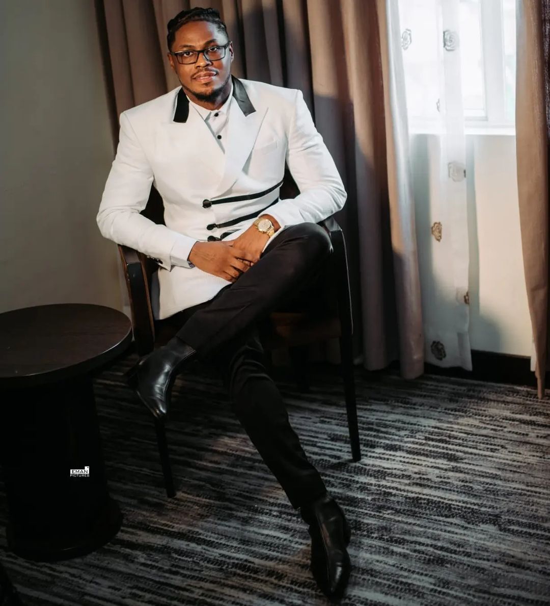 Latest White Suits For Men Wedding Slim Fit Peaked Lapel Jacket Pants 2 Pieces Tailor Made Luxury Homecoming Business Tuxedos