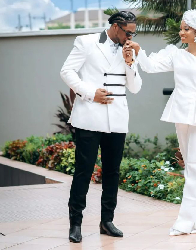 Latest White Suits For Men Wedding Slim Fit Peaked Lapel Jacket Pants 2 Pieces Tailor Made Luxury Homecoming Business Tuxedos