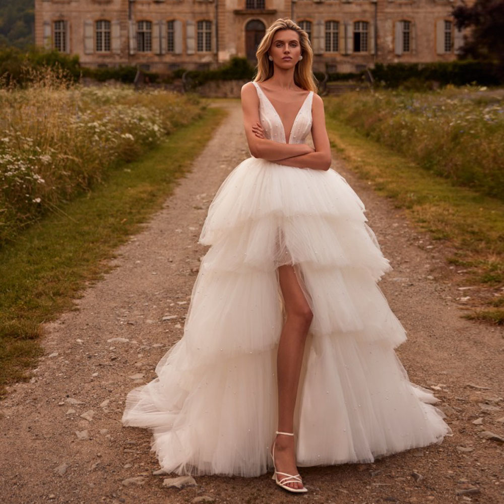 Romantic Ruffles Tiered Wedding Dresses High Low V Neck Pearls Ball Gown Bridal Gown Front Short Back Long Vestidos De Novia