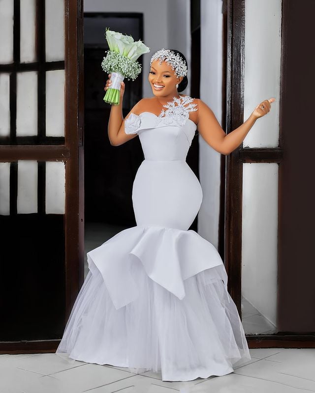 2023 Oct Arabic Aso Ebi Plus Size White Mermaid Lace Wedding Dress Sheer Neck Satin Bridal Gowns Dresses ZJ404
