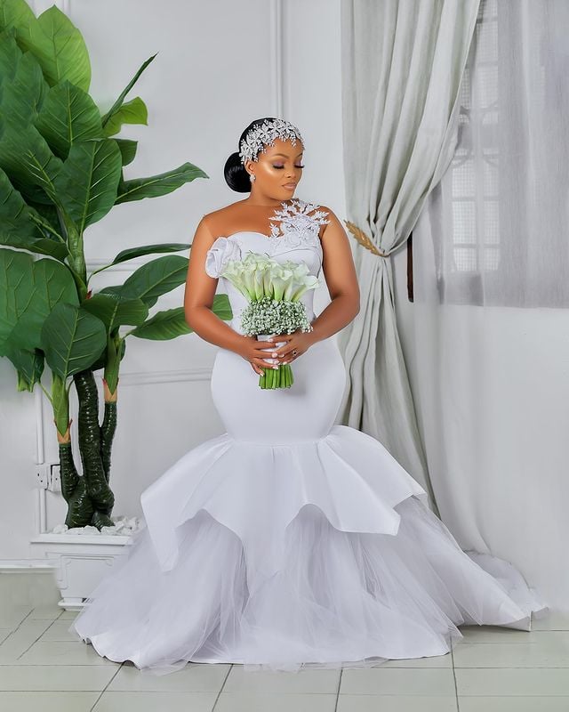 2023 Oct Arabic Aso Ebi Plus Size White Mermaid Lace Wedding Dress Sheer Neck Satin Bridal Gowns Dresses ZJ404