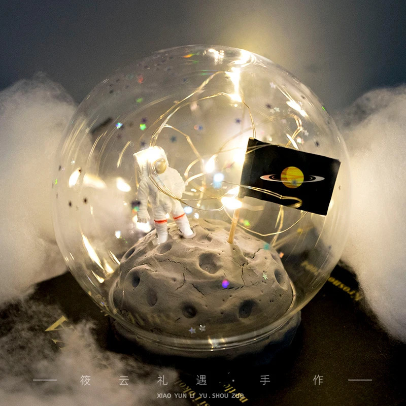 Crystal Ball Lamp - Little Prince Senlu Gift, Micro View Astronaut, Valentine's Day & Christmas Decor (231024)
