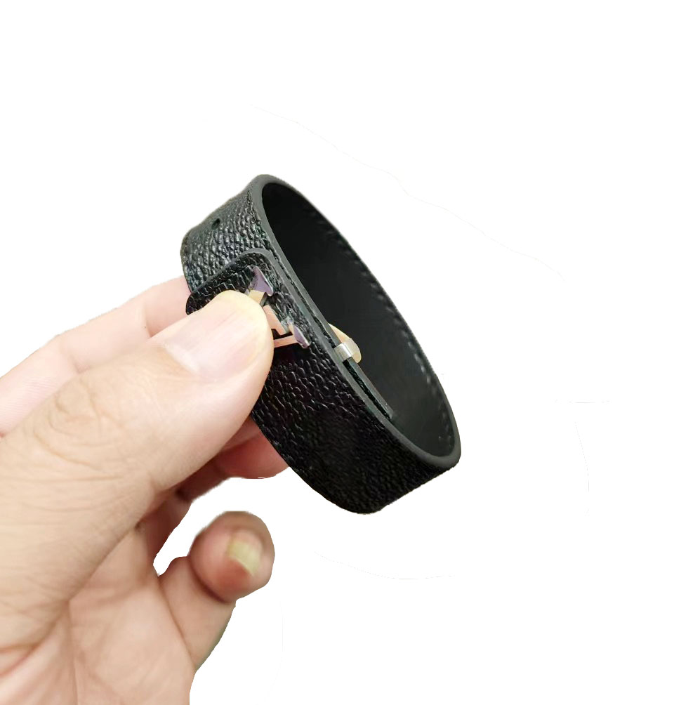 Luxury Designer Men and women genuine leather bracelets punk hip-hop men's jewelry titanium steel bracelets gift box packaging