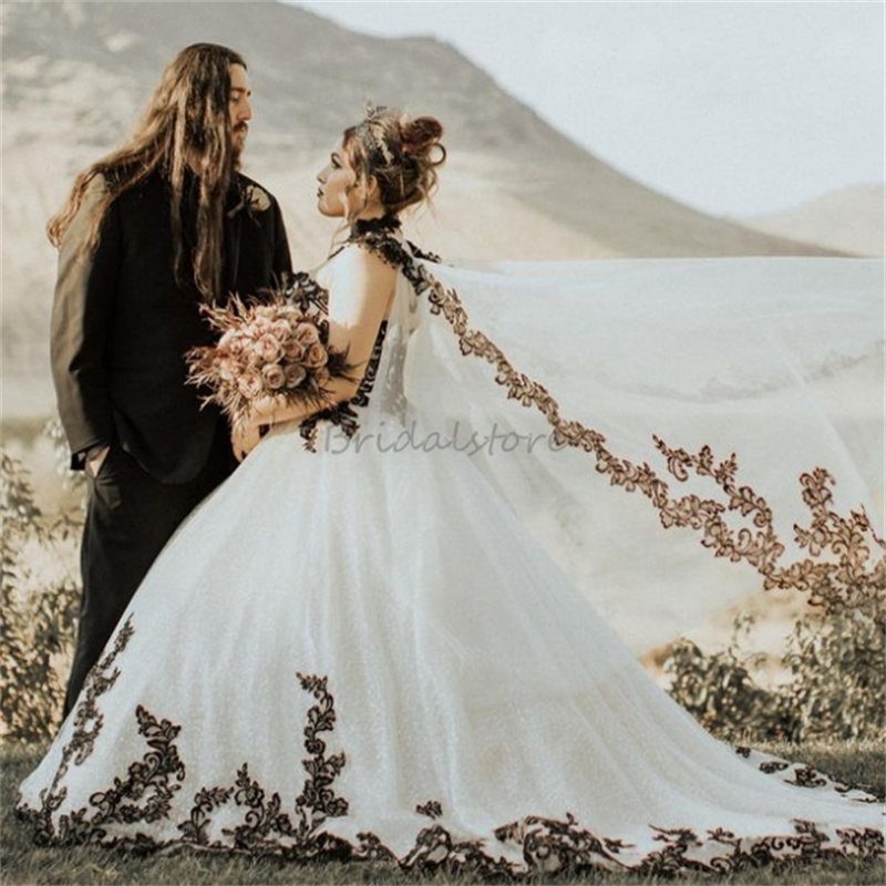 Stunning Black White Gothic Wedding Dress With Cape Wrap Sparkly Shinny Sequin Ball Gown Forest Country Bridal Dress 2024 Sweetheart Applique Bride Ve