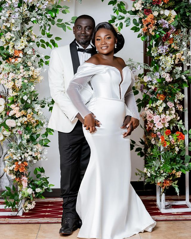 2023 Oct Arabic Aso Ebi Plus Size Simple Mermaid Wedding Dress White Satin Sexy Stylish Bridal Gowns Dresses ZJ505