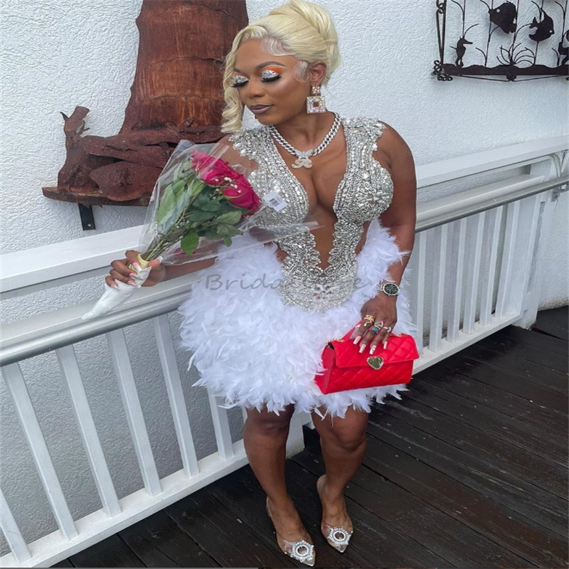 Gorgeous Diamond Baddie Prom Dress With Feather White Sexy Black Girls Aso Ebi Birthday Short Party Dress Elegant Formal Homecming Bespoke Vestidos De