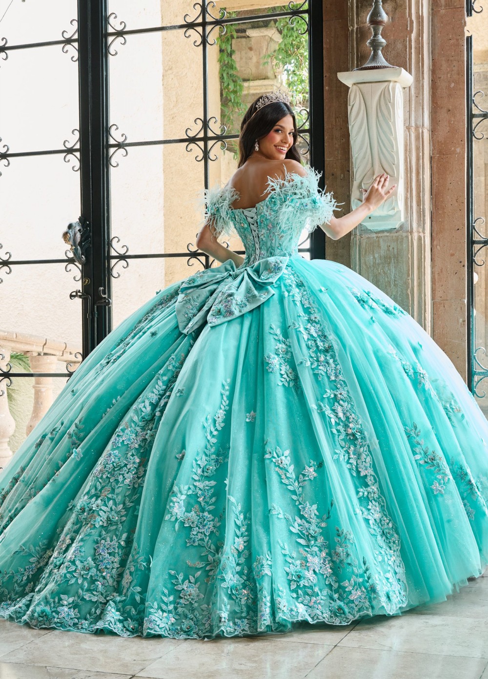 Ball Stunning Gown Beaded Quinceanera Dresses Lace Prom Gowns Appliqued Feathers Off The Shoulder Necke Tulle Sweet Masquerade Dress