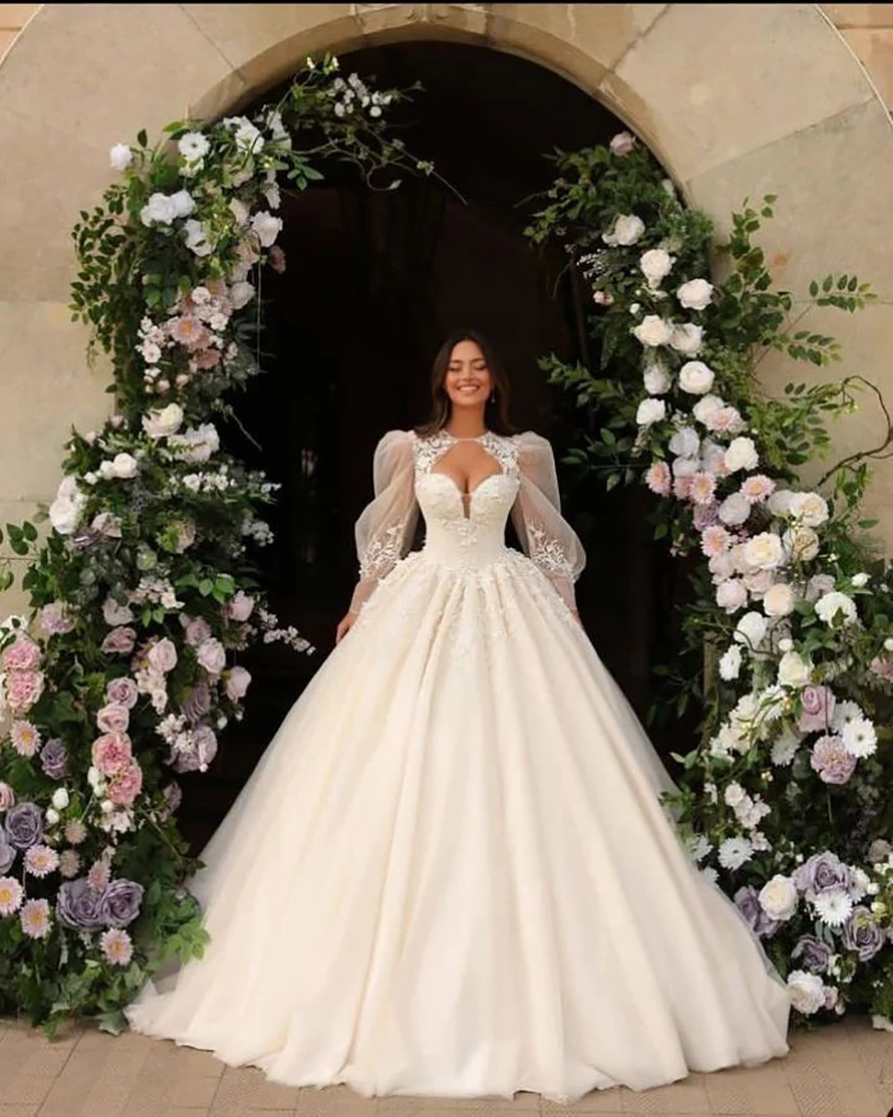 Elegant Lace A-Line Wedding Dress Classic 3D-Appliques Sexy V-Neck Ball Gown Tulle Brush Train Bridal Gowns Dress Customized D-H23515