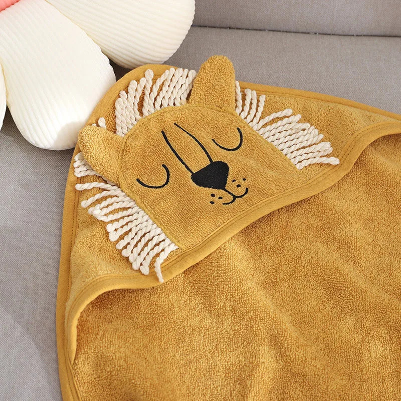 Towels Robes Unisex Baby Bathrobe Bath Towel Flannel Cloak Cartoon Boy Girl Ultra-Soft Hooded Spa Robe born Cover-Up Baby Shower Gift 231024