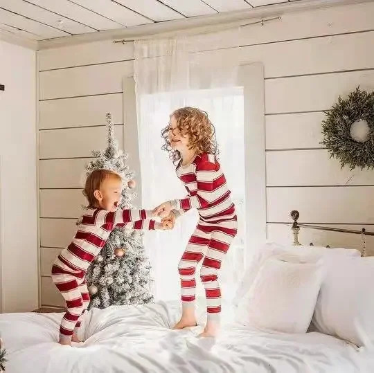 Family Matching Outfits Print Mom Daughter Dad Son Baby Clothes Soft Loose Sleepwear Xmas Look Winter Christmas Pajamas Set Striped 231026
