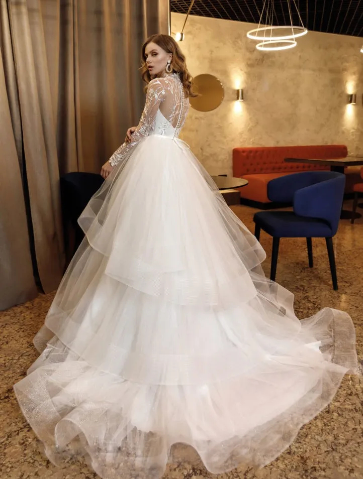 Modern Tiered Tulle A Line Wedding Dresses Long Sleeves High Neck Lace Appliques Long Ivory Bridal Gowns