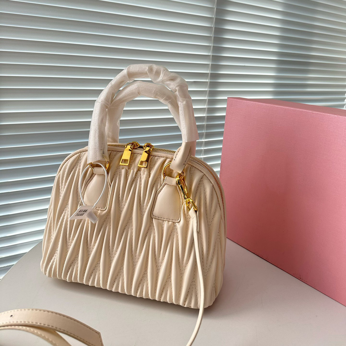 tote bag Square Fashion Miui Shoulder Bags Matelasse Bowling Bag Womens Luxury Handbags Cross Bodys Cosmetic Bag Mens Designer Genuine Leather Clutch Travel Bags