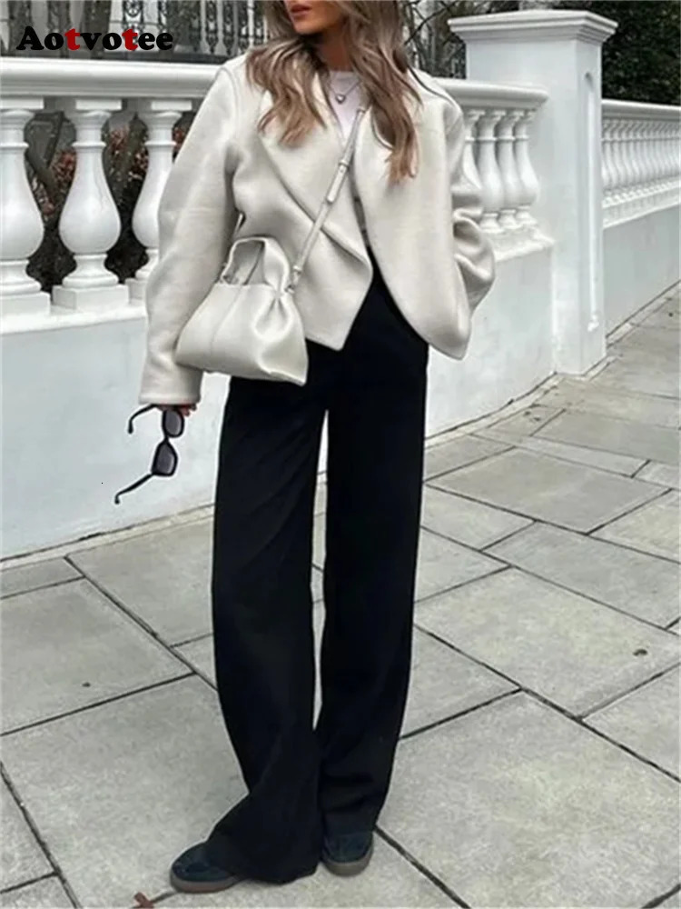 Women's Wool Blends Aotvotee White Wool Coat Women Autumn Winter Fashion Casual V Neck Loose Jacket Vintage Long Sleeve Thicken Chic Coats 231025