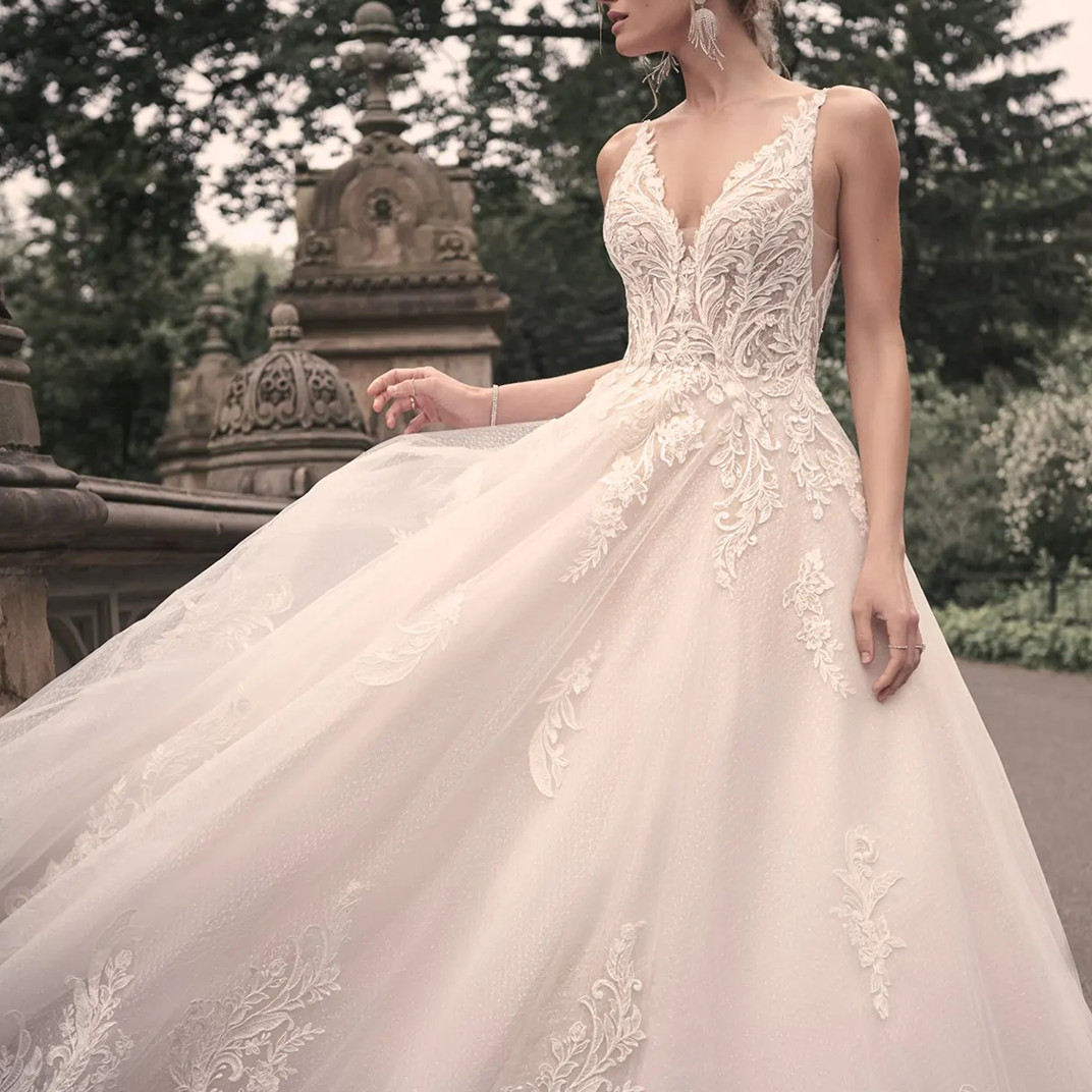 Lace Boho Wedding Dresses V Neck Elegant A-Line Sleeveless 3D Appliqued Party Gown Side Split Sexy Backless Dress