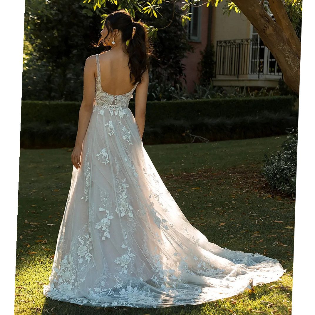 Princess Boho Wedding Dress Women Gorgeous Sleeveless Lace Appliques Pleats A-Line Bridal Gowns Sweep Train