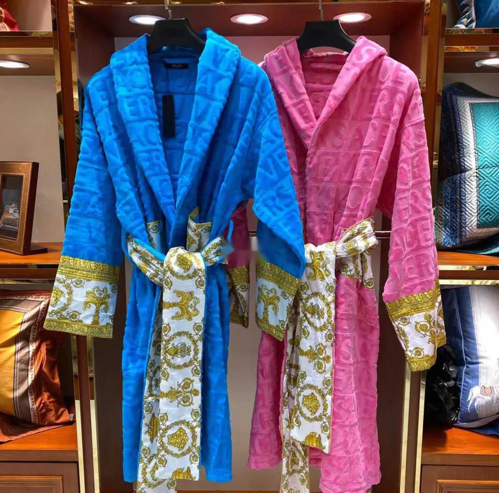 Veet Bathrobe Robe Designers Baroque Fashion Pamas Mens Women Letter Jacquard Printing Barocco Print Sleeves Shawl Collar Pocket Belt 100% Cotton
