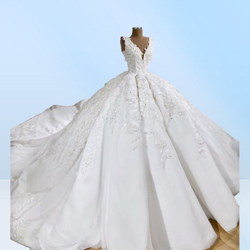 Ball Gown Wedding Dresses with Petticoat V Neck Lace Appliques Beads A Line Elegant Country Wedding Dress Plus Size Bridal Go