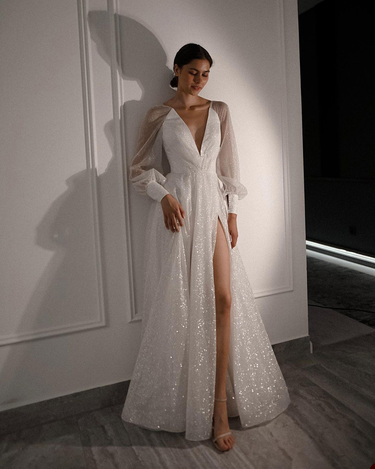 Sparkg V Neck A e Wedding Gowns Sequined Full Sleeve High Side Split Modest Bridal Gown Custom Made Robe de mariee