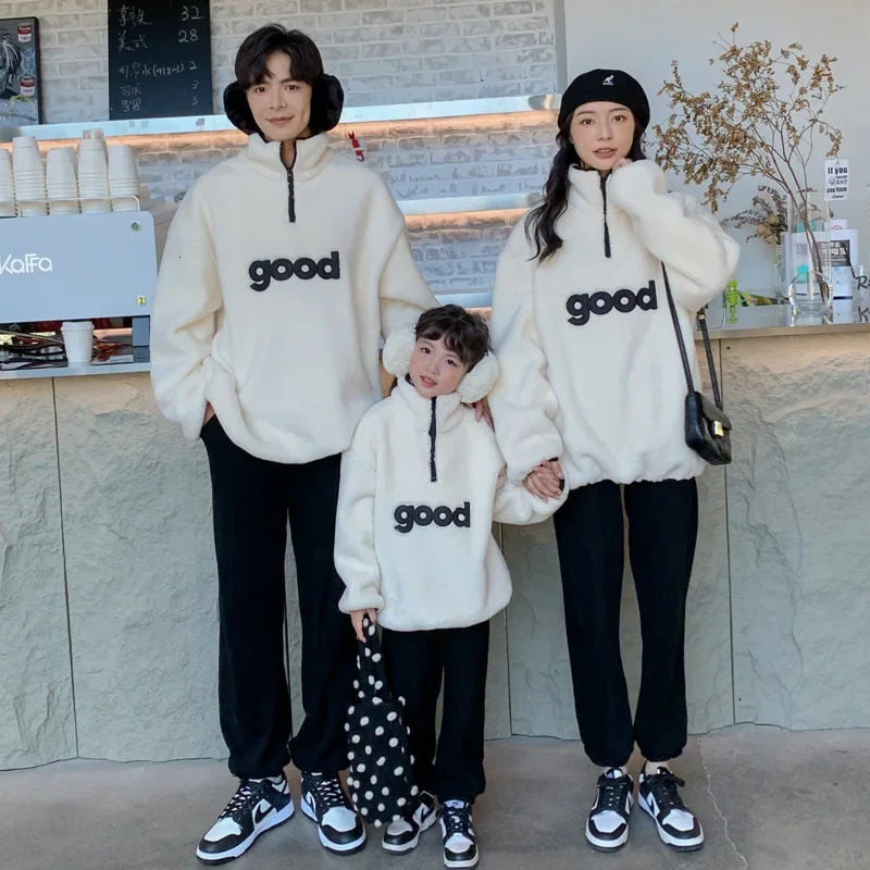 Family Matching Outfits Parent Child Winter Clothes For Fashion Thick Hoodies Children Zip Hoodie Plush Dad Mom Son Daughter Sweatshirt 231027