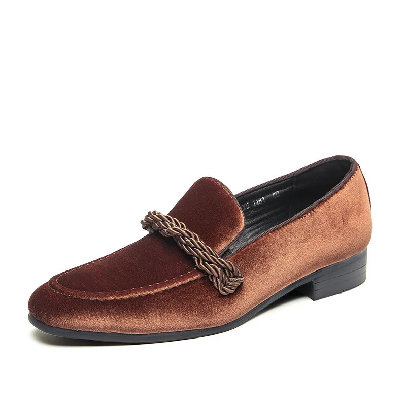 Dress Shoes Fashionable Men Loafers Classic New British Style Suede Deerskin Casual Brooch Twisted Personality Small Leather 48 231026